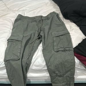Selling cargo pants only worn twice